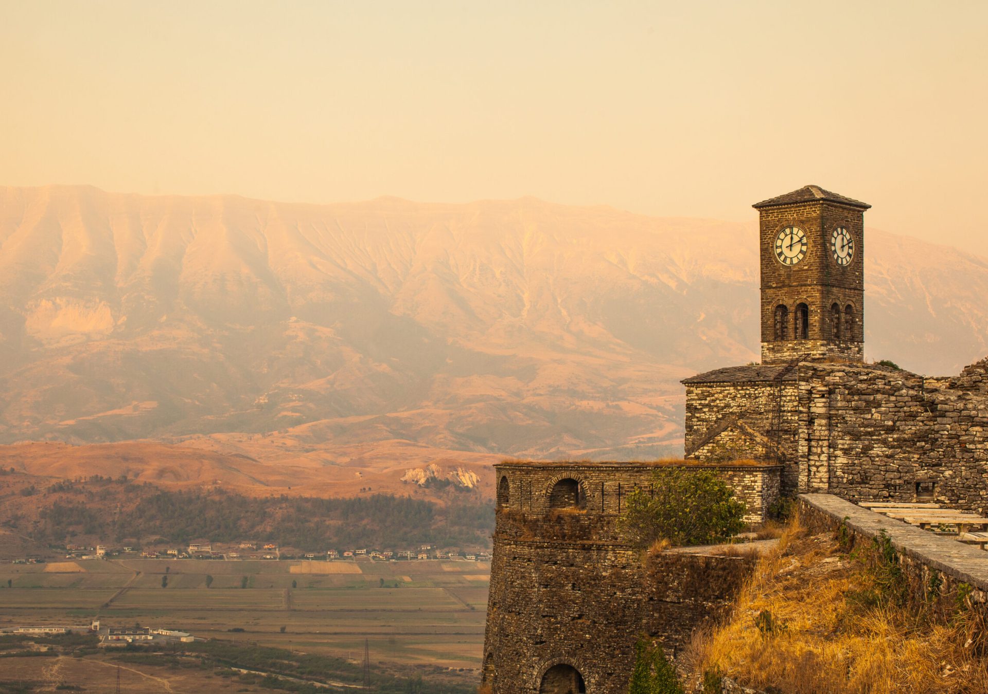 AA_Gjirokaster_Zitadelle_Kirche_iStock-490988723_scd7do