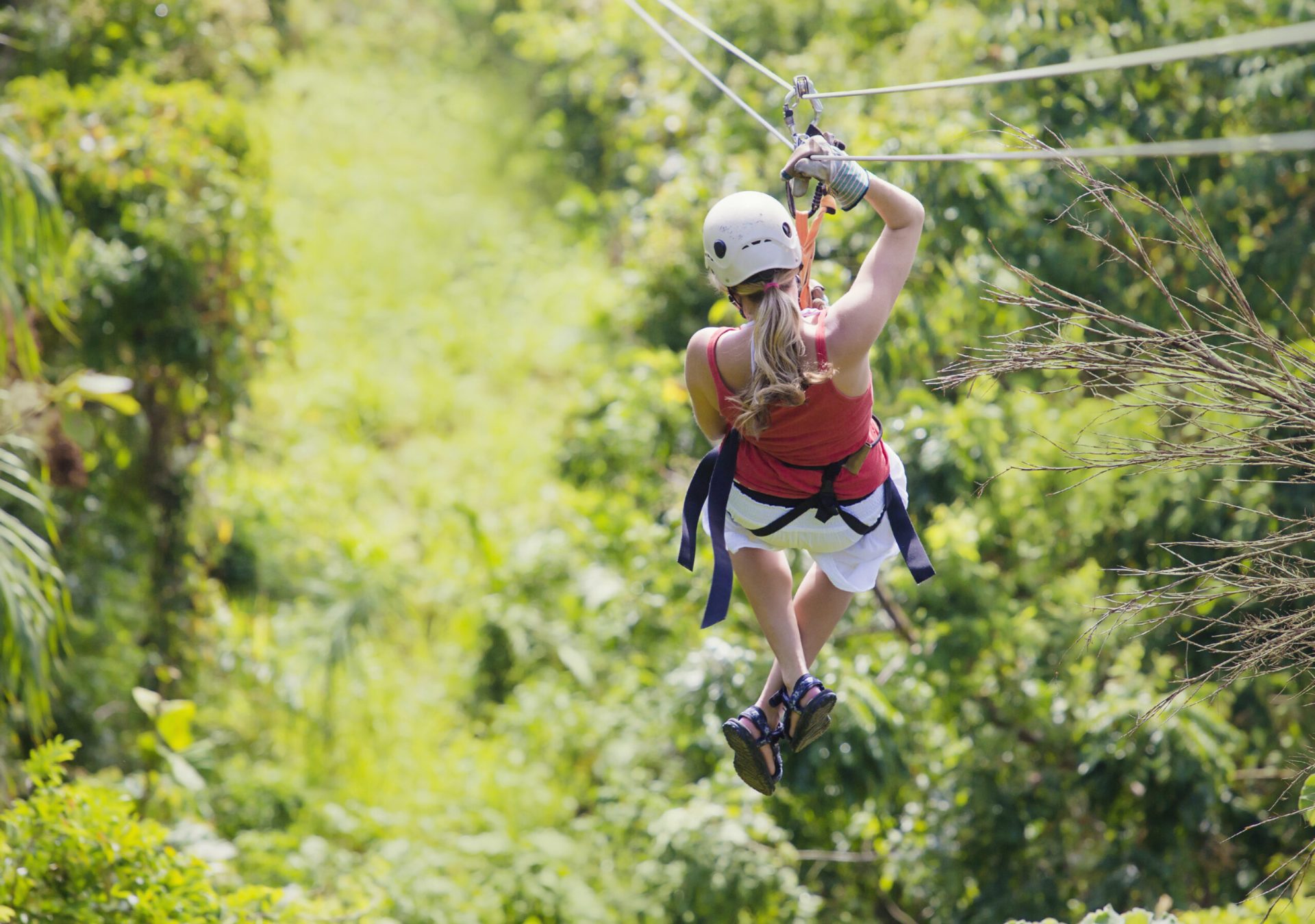 AA_Seilbahn_Cosa_Rica_Frau_rljq2h