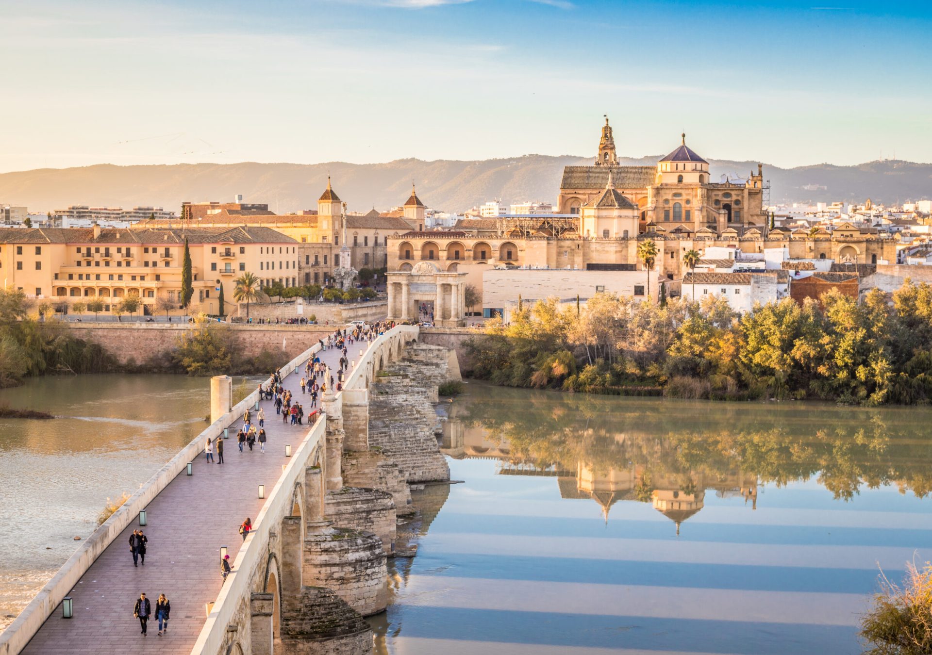 AA_Stadt_Cordoba_iStock-1088244228_ohpydw