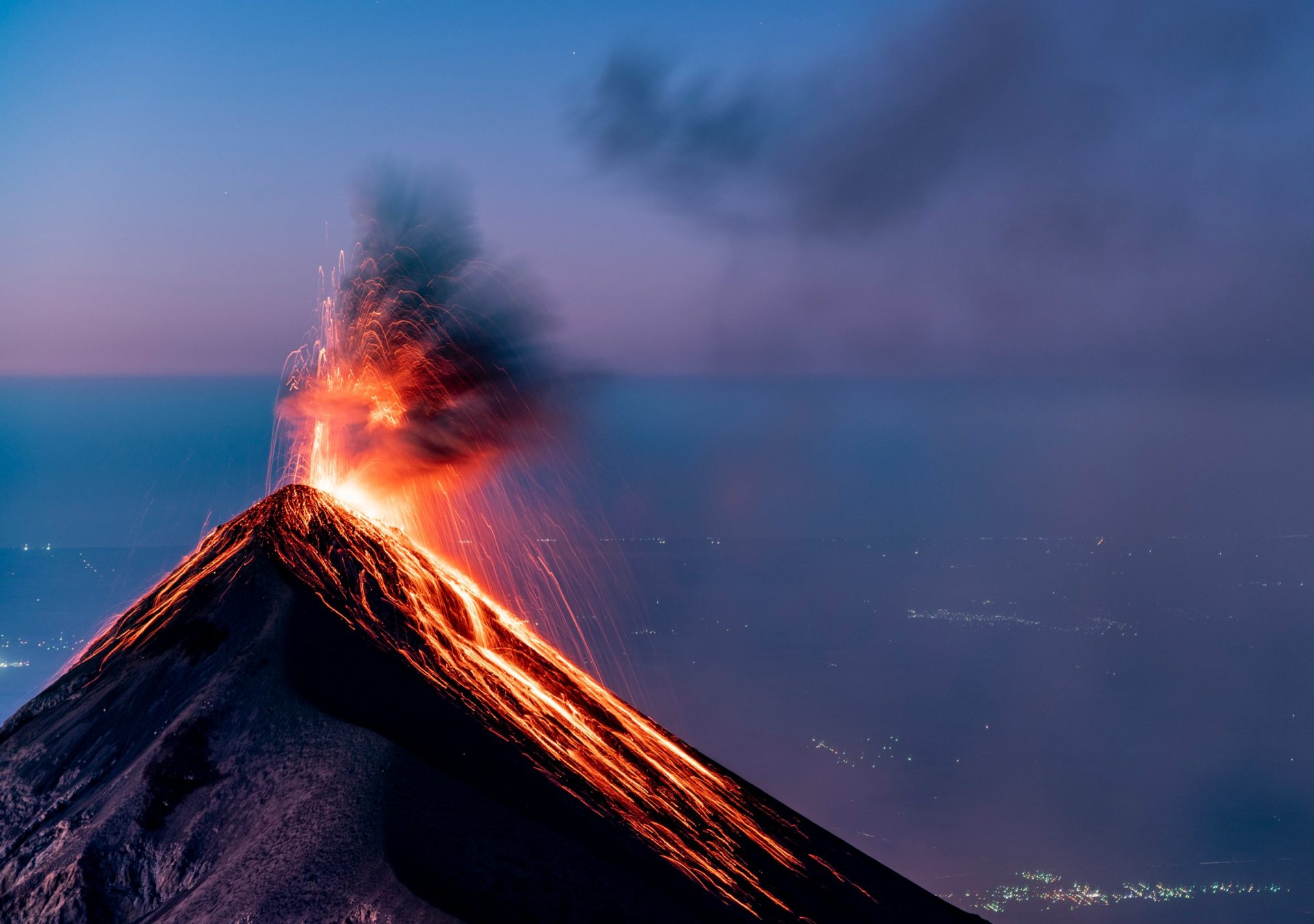 Acatenango-Guatemala-alain-bonnardeaux-tLxGw_ITs7k-unsplash_pm61uk