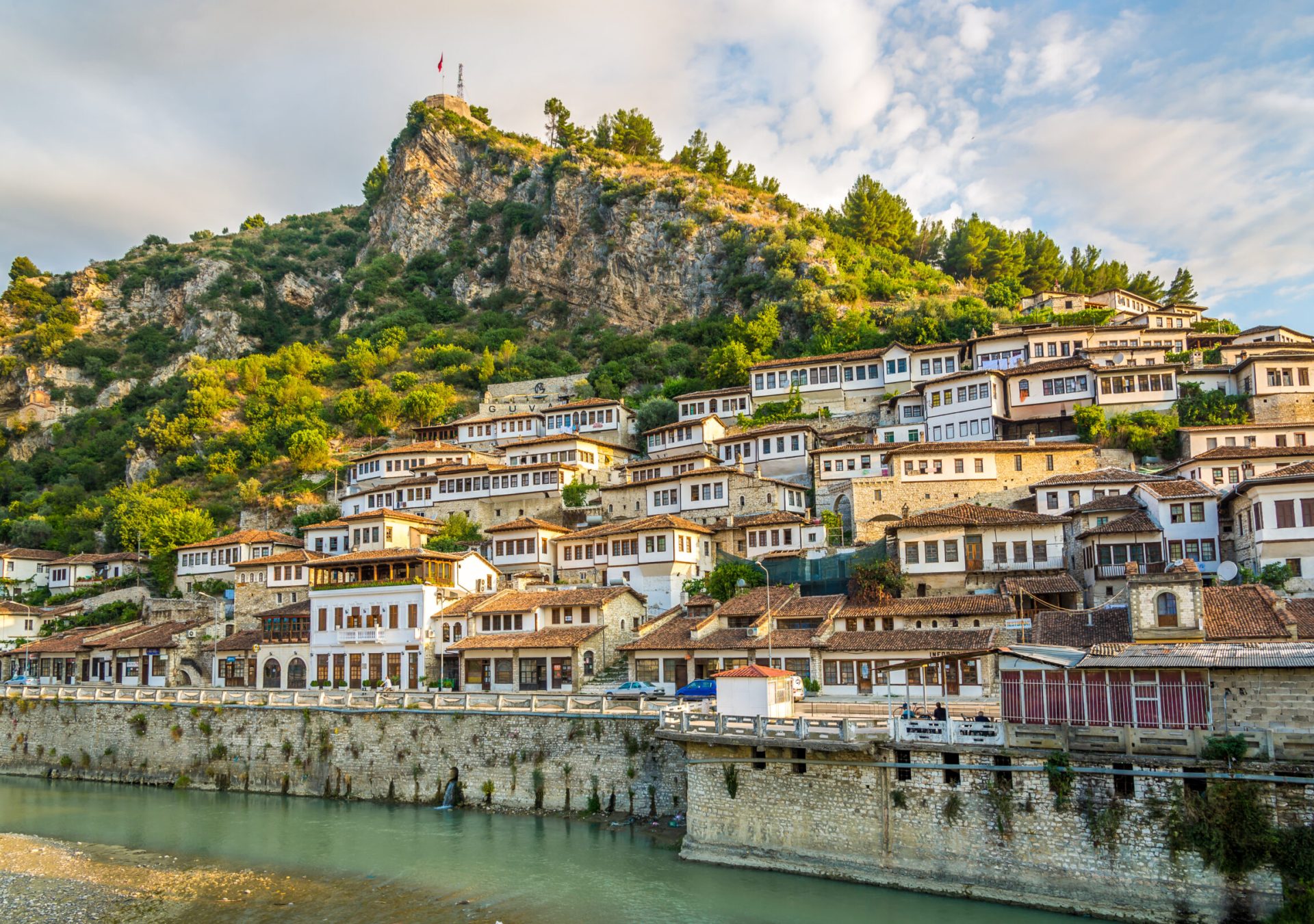 Albanien-Altstadt-Berat-AdobeStock_68794794_c7ybwb