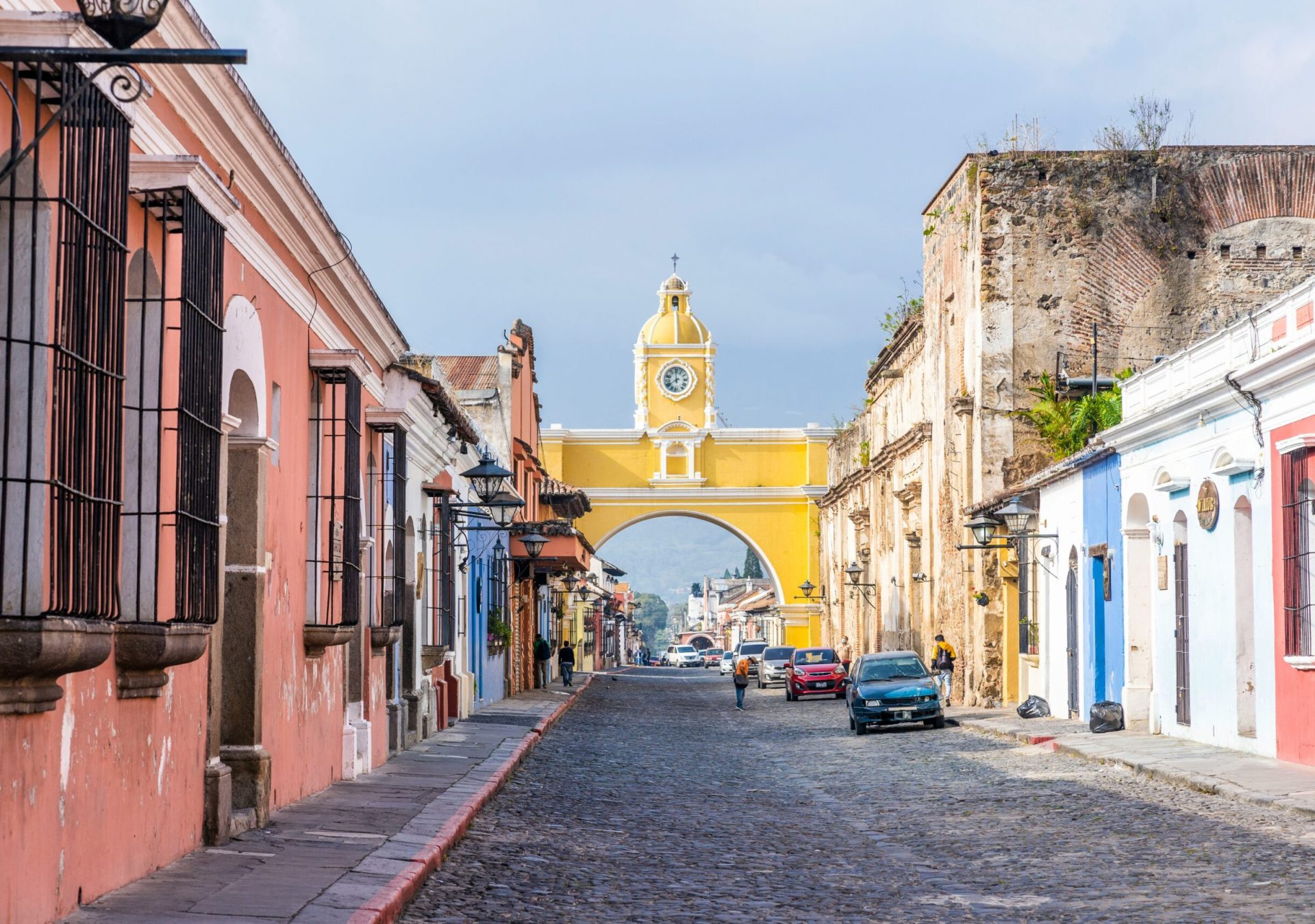 Antiqua-Guatemala-rodrigo-escalante-uliZMHrDgzM-unsplash_vapuer