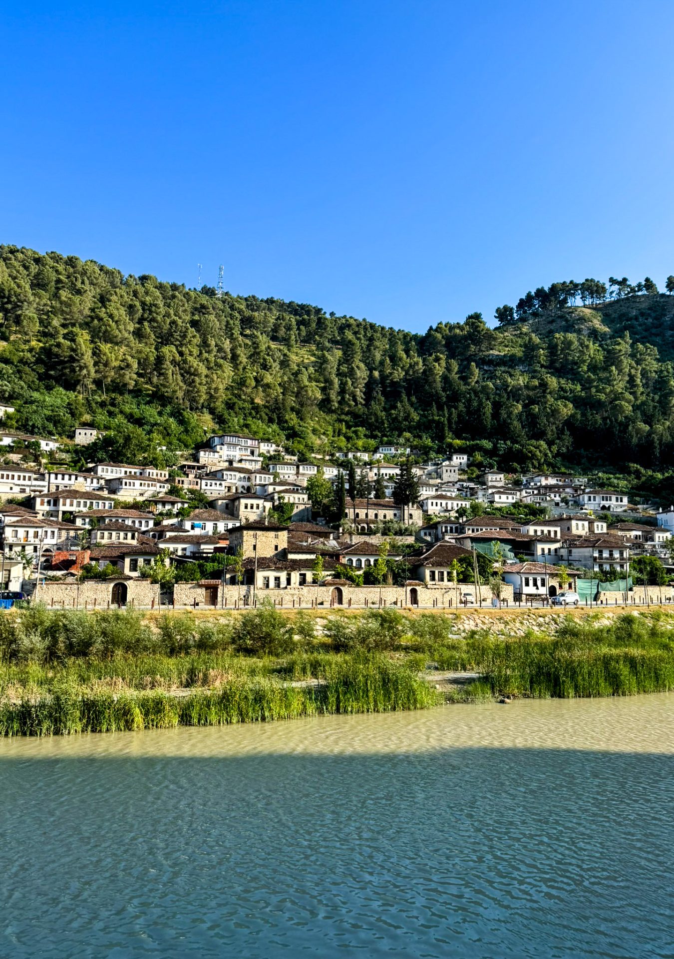 Berat-HC3A4user-Fluss-Albanien-SvK_wqtm4y