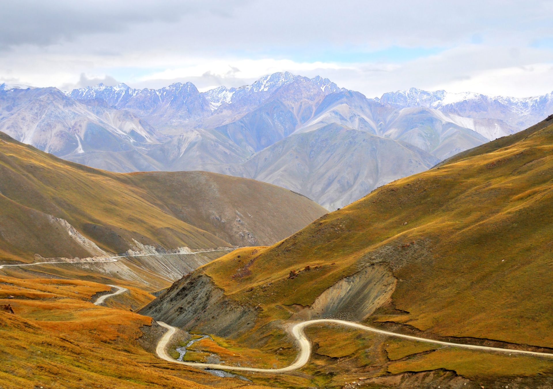 Landschaft-SonKul-See-Kirgistan-AdobeStock_143848031_sd76cg