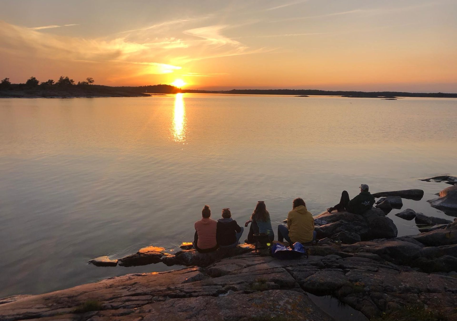 Schweden_Kajak_Sonnenuntergang-Gemeinschaft_hzsqgw_ougzho