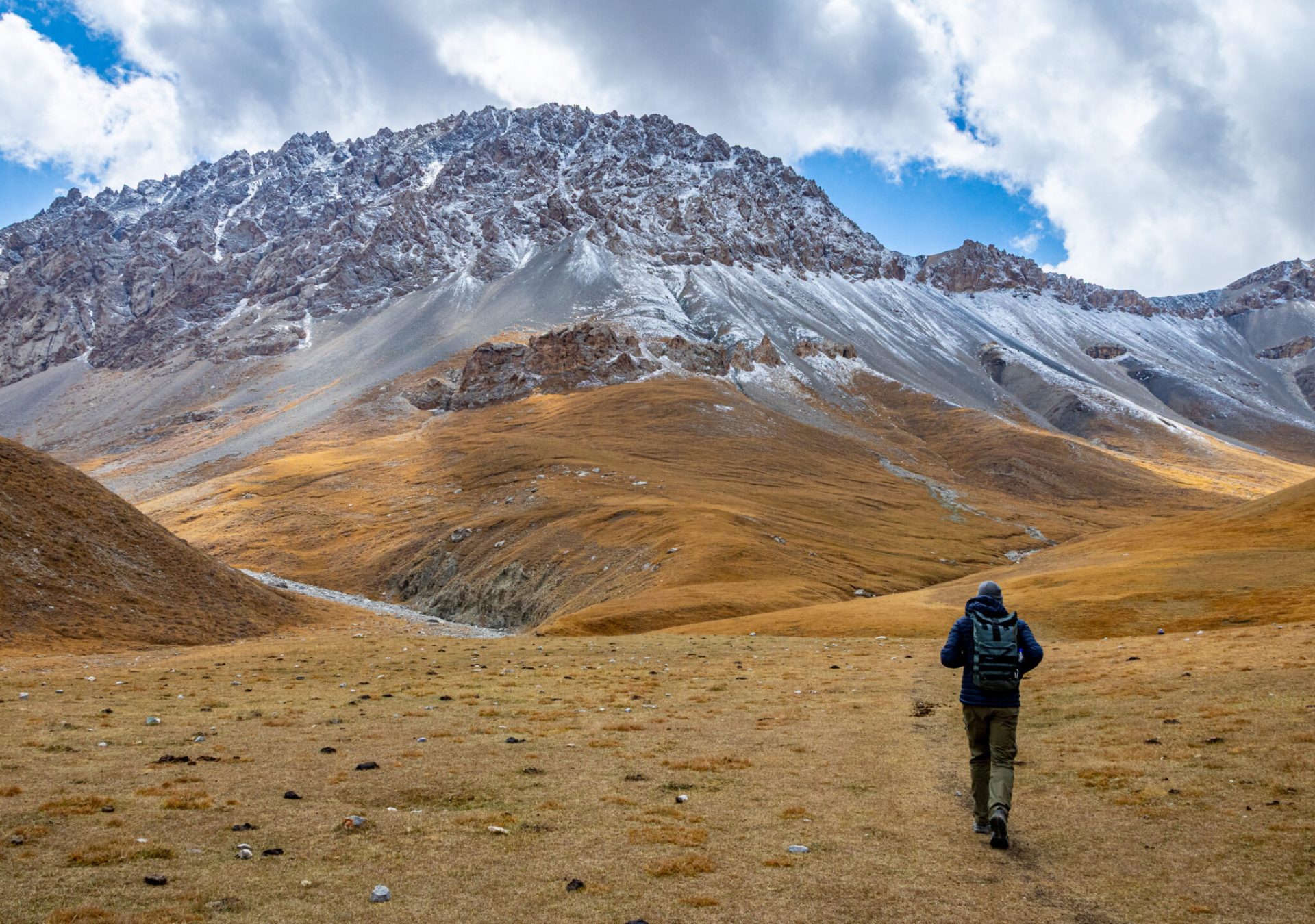 TianShanBerge-Kirgistan-AdobeStock_1856773464_evl6rt