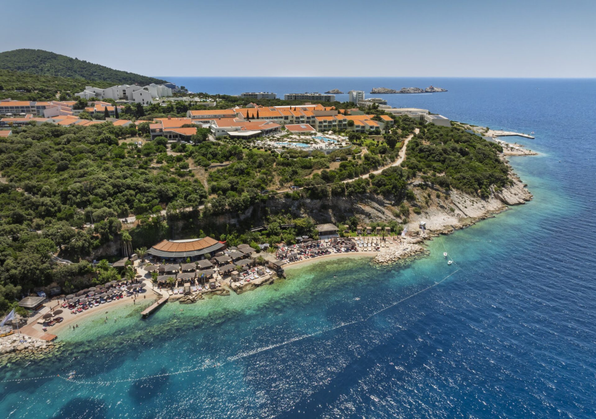 Valamar_Anlage_mit_Meer_bjdvvx