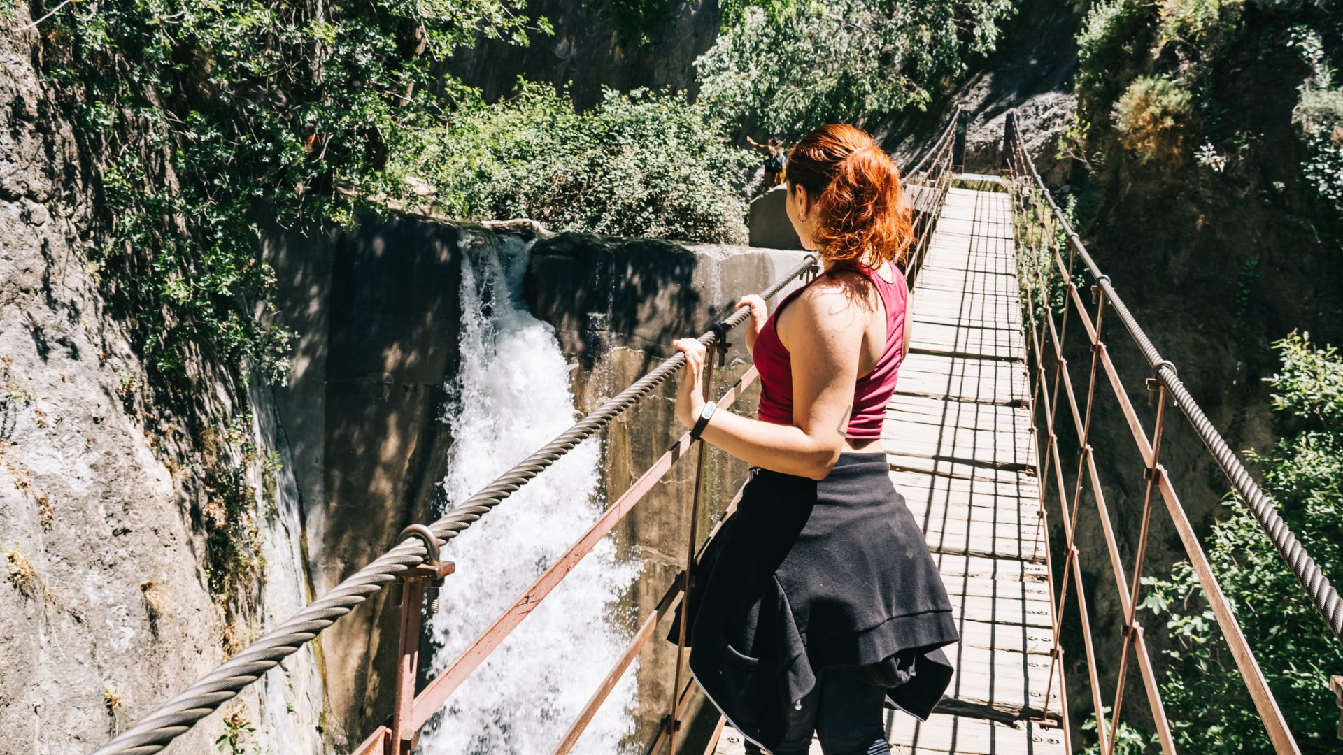 junge-Frau_Sierra_Nevada_Granada_iStock_ckpmwa