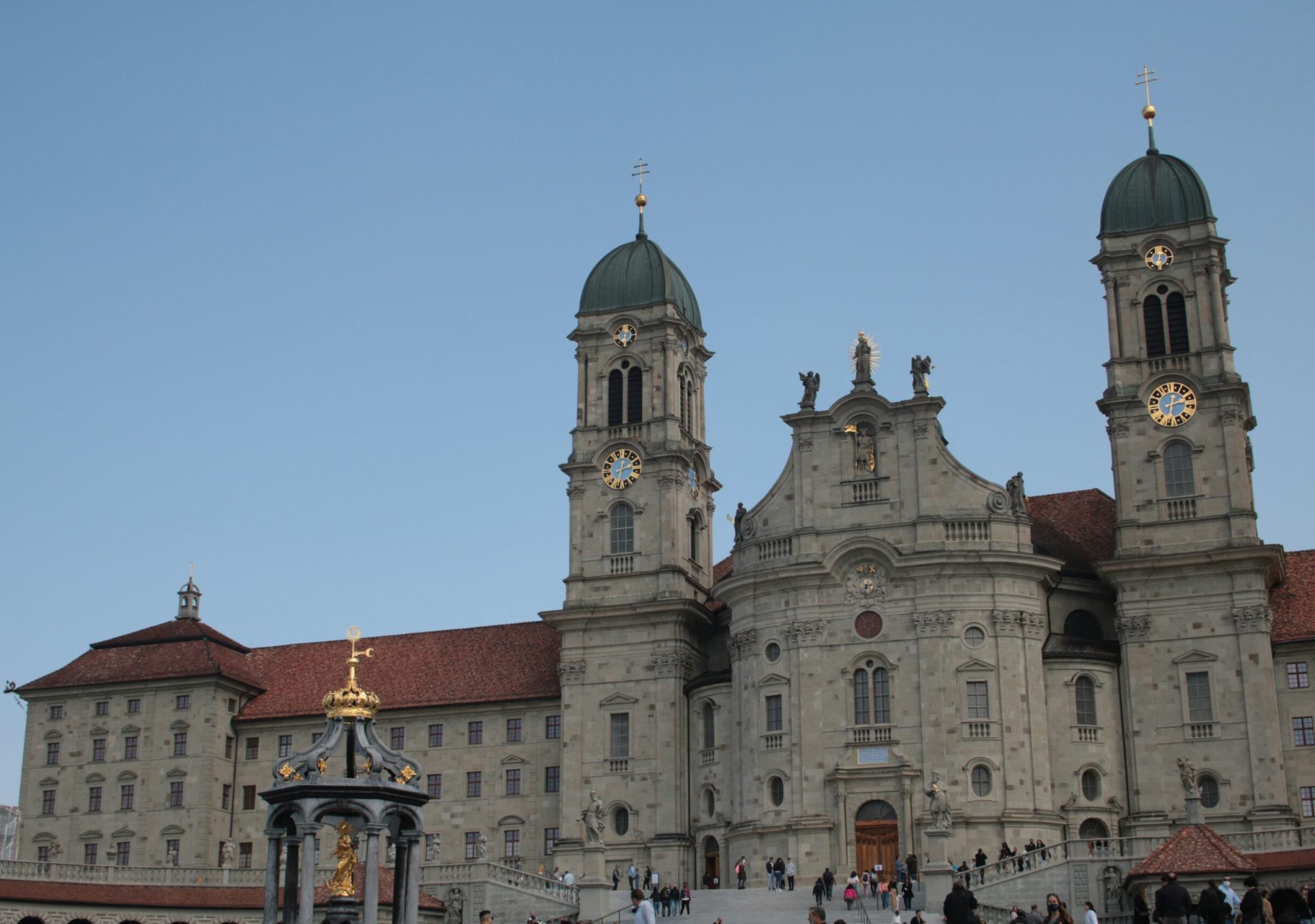 kloster-einsiedeln-schweiz-unsplash_kx3ocu
