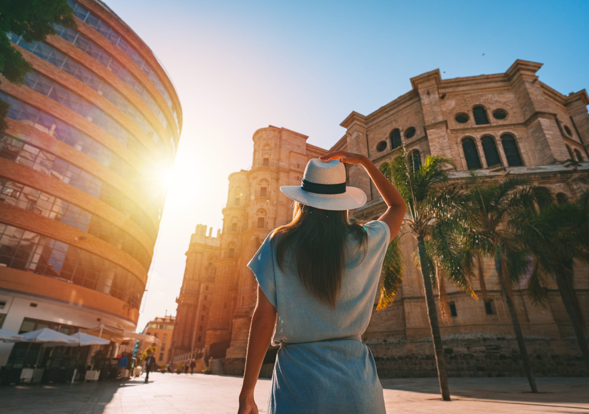 malaga_frau_stadt_spanien_andalusien-iStock-1345878078_vhndf3